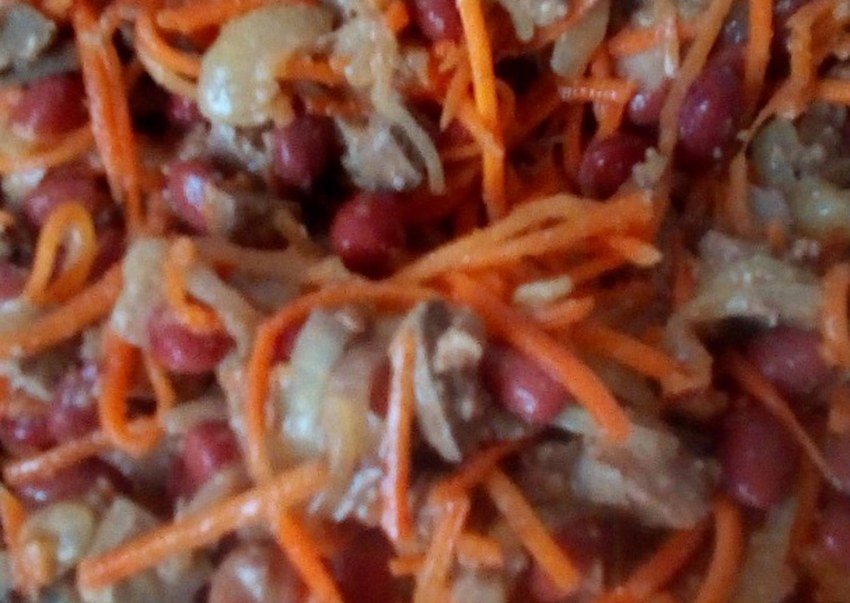 Салат с красной фасолью и грибами