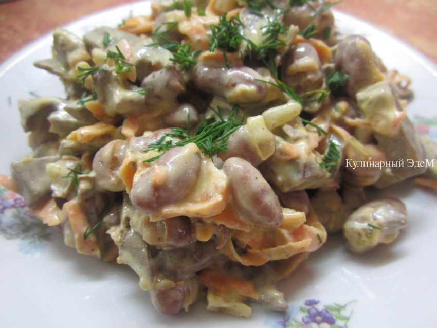 Салат Обжорка с говядиной и солеными огурцами