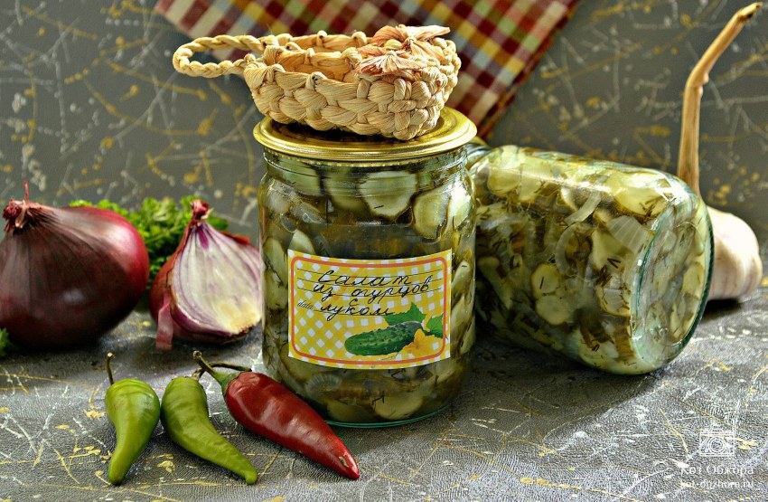 Салат из свежих огурцов кружочками