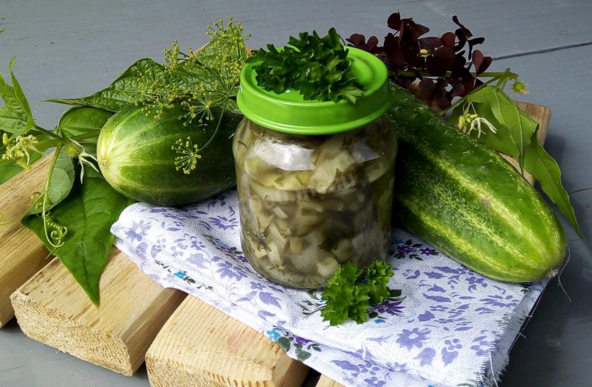 Огурцы с луком