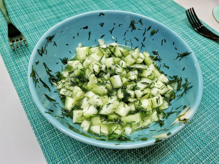 Салат из огурцов с чесноком