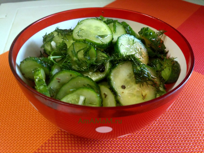 Салат с курицей и огурцами
