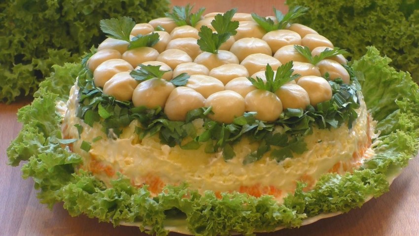 Пирог перевертыш с грибами и фаршем