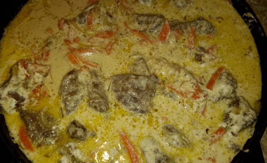 Куриная печенка в сметанном соусе