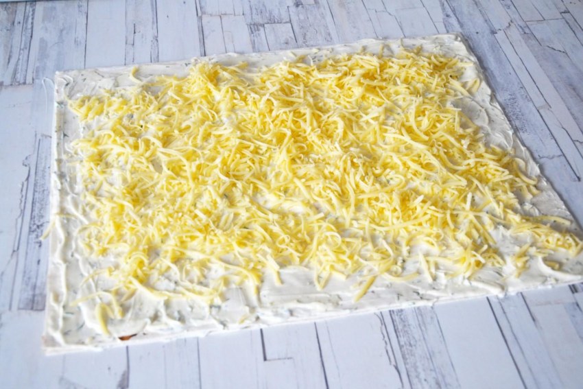 Рулет из лаваша с шпротами и яйцом