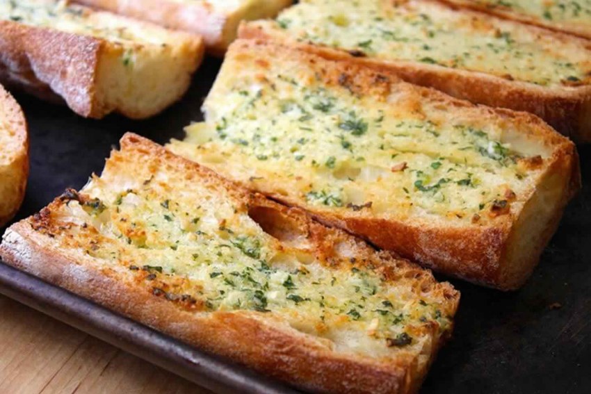 Гренки с сыром и зеленью