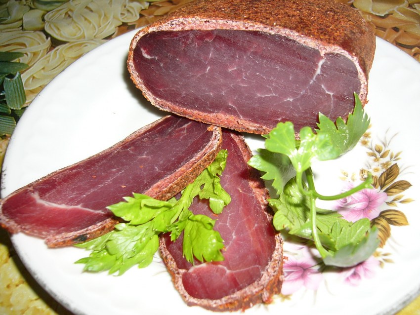 Сыровяленое мясо бастурма