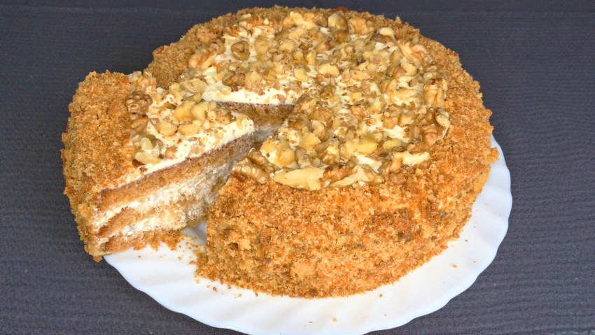 Торт с грецкими орехами и сгущенкой