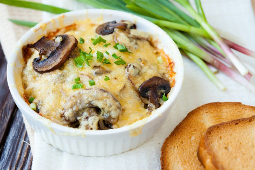 Жульен с курицей и грибами в духовке