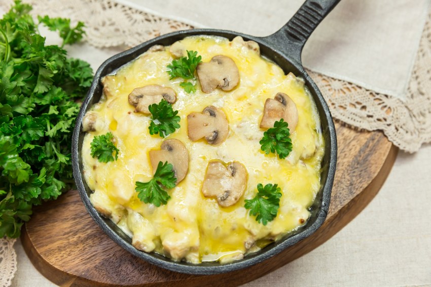 Жульен с курицей и грибами в духовке