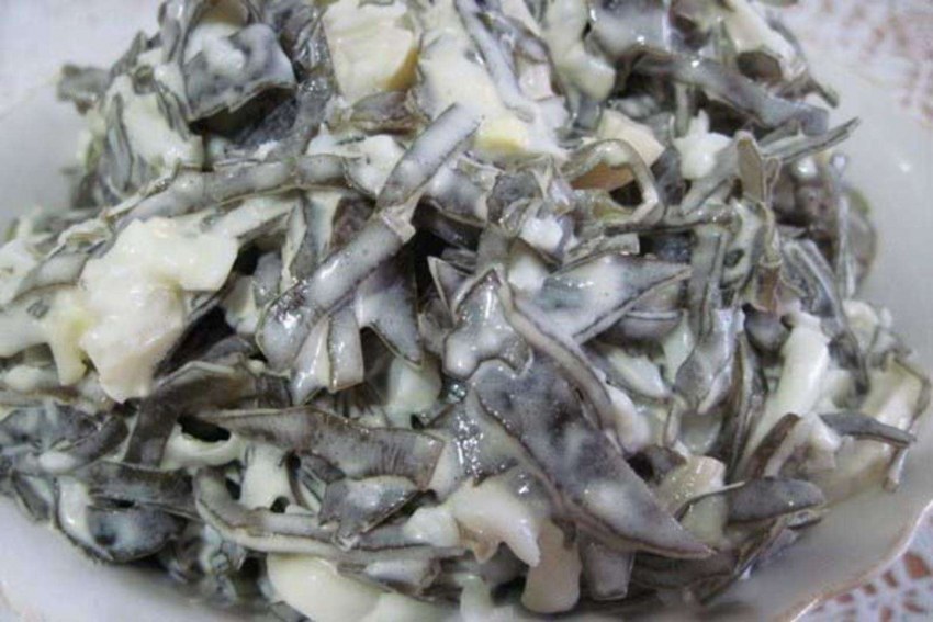 Салат с морской капустой и яйцом