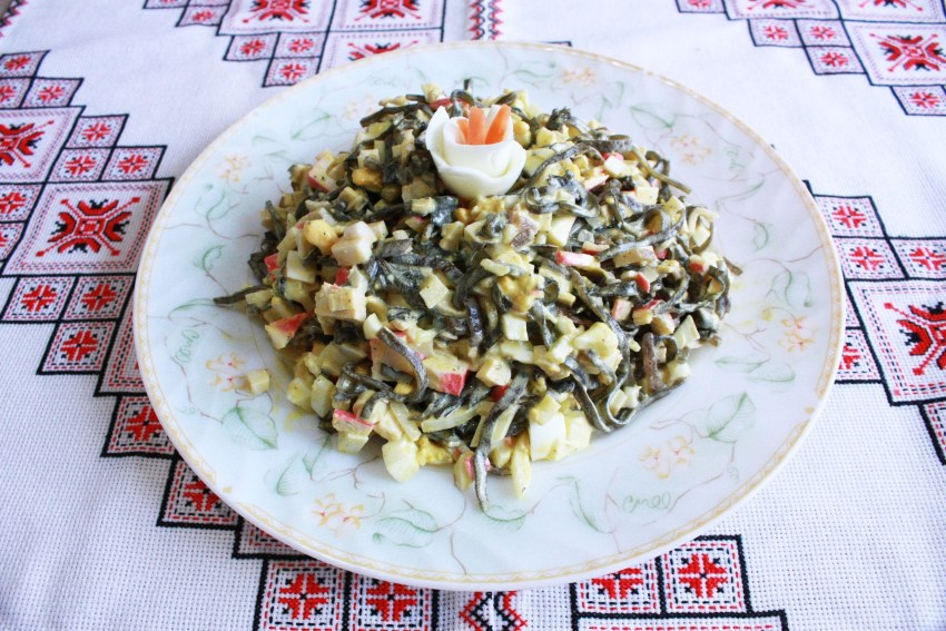 Кето салат из морской капусты