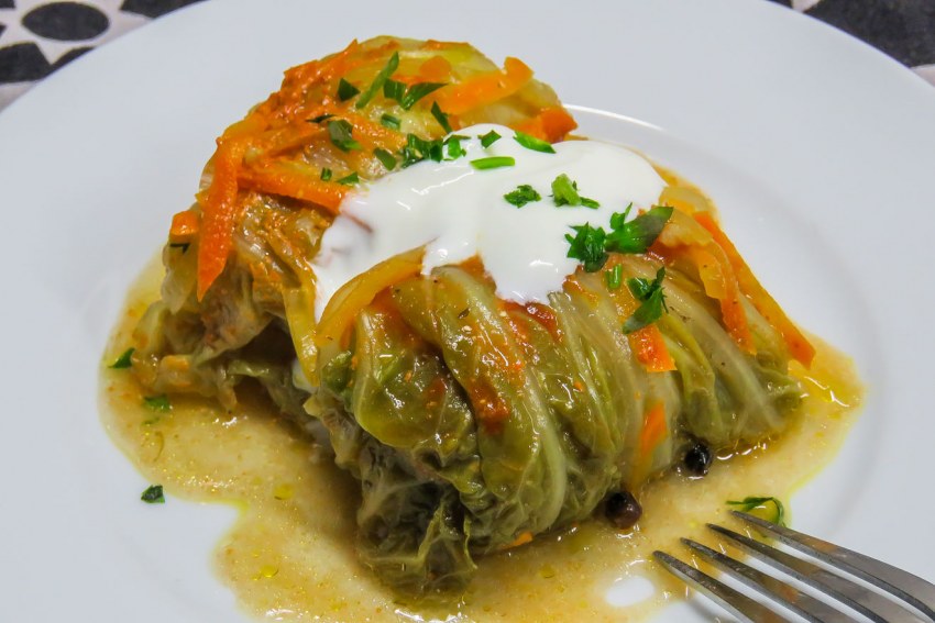 Рулетики из савойской капусты с мясом