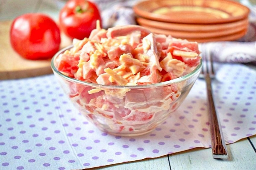 Салат мясной с яичными блинчиками