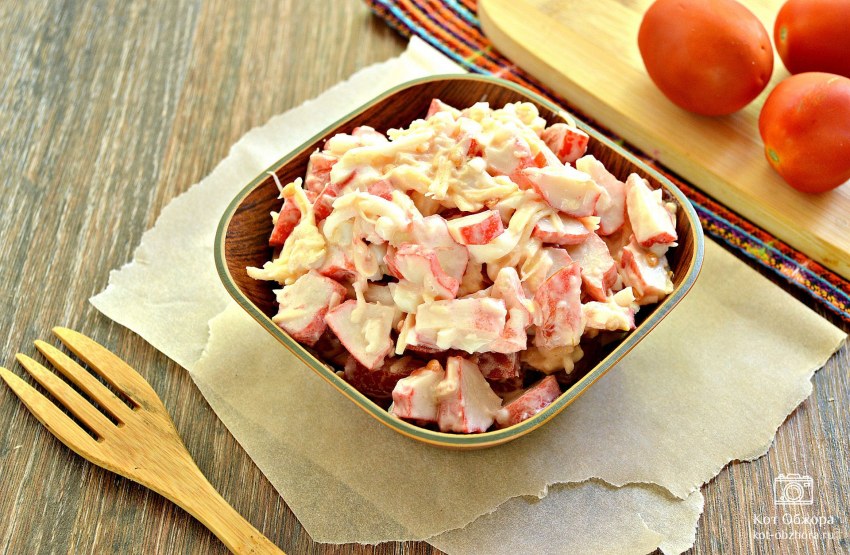 Салат блинный с курицей