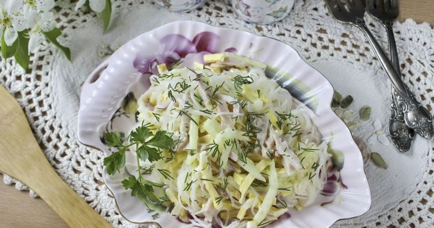 Салат с яичными блинчиками и ветчиной