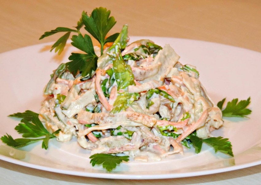 Мясной салат в блинчиках