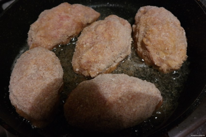 Котлеты из куриного фарша на сковороде в панировке