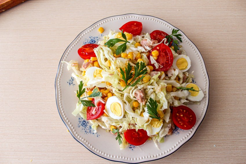 Салат с тунцом и пекинской капустой