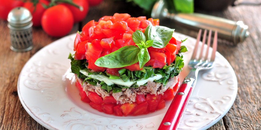 Салат с тунцом и фетаксой
