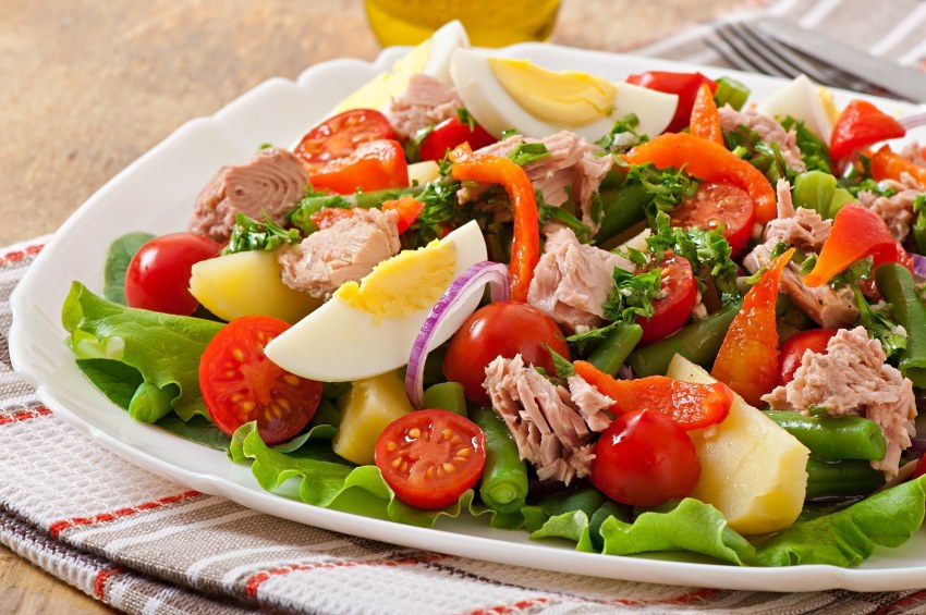 Салат с тунцом и айсбергом