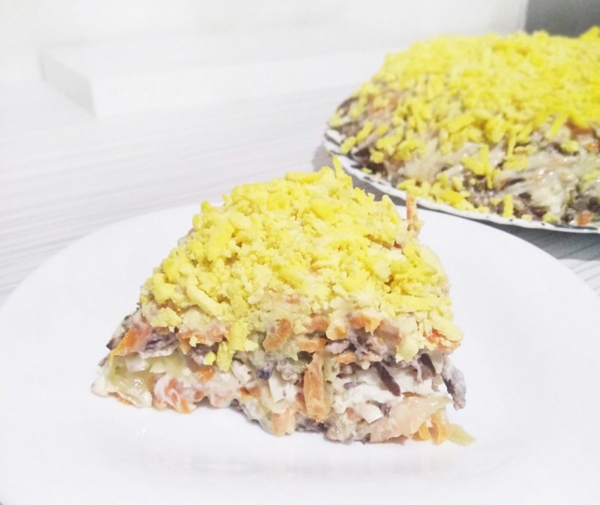 Салат Обжорка с куриной печенью