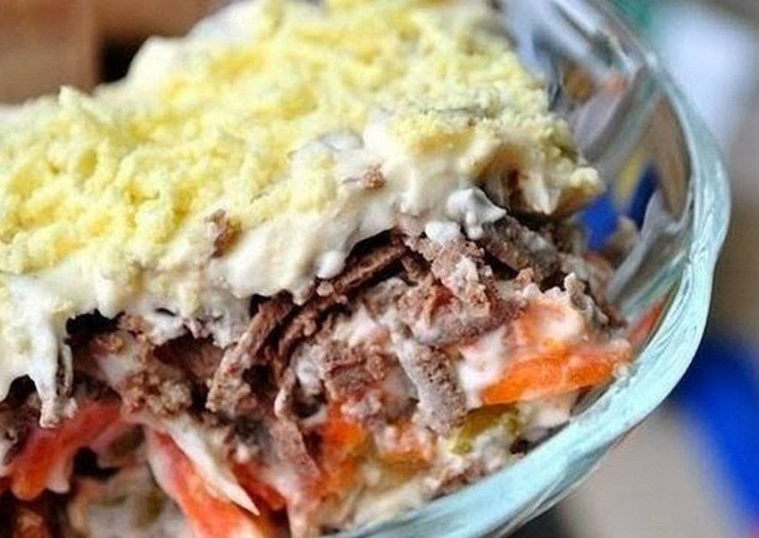 Слоеный салат с куриной печенью