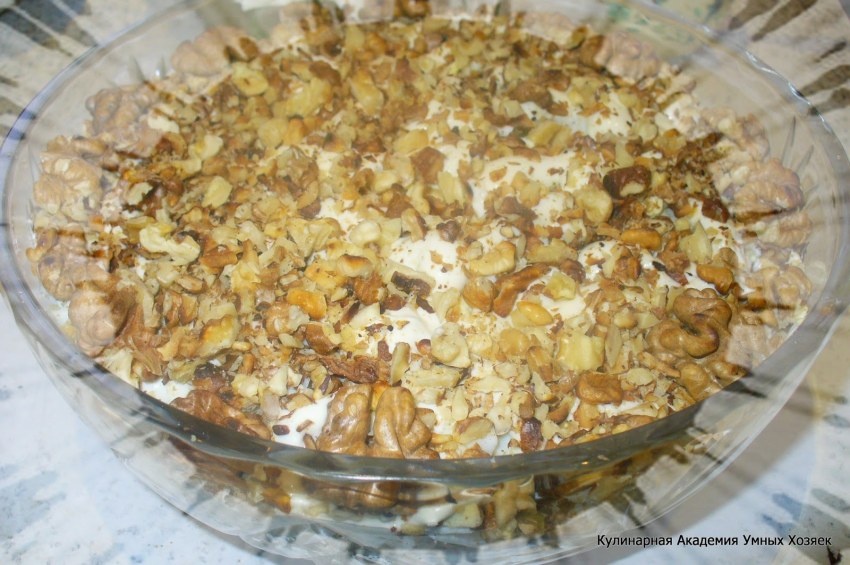 Салат из свёклы с черносливом и грецким орехом