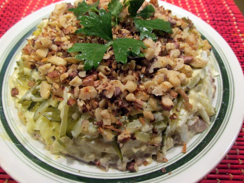 Салат с черносливом и курицей