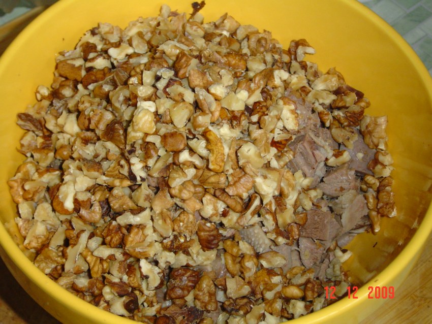 Свёкла с черносливом и грецкими орехами