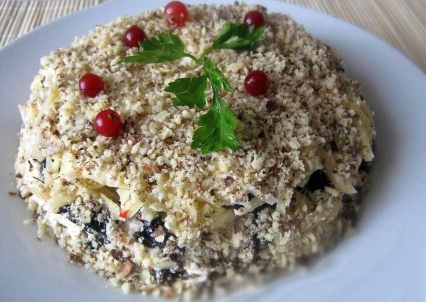 Салат с куриной грудкой в карри