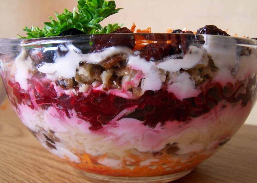 Украсить салат грецкими орехами