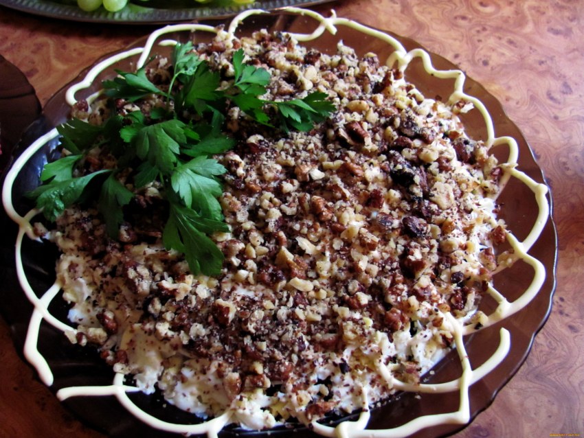 Салат картофельный с грибами