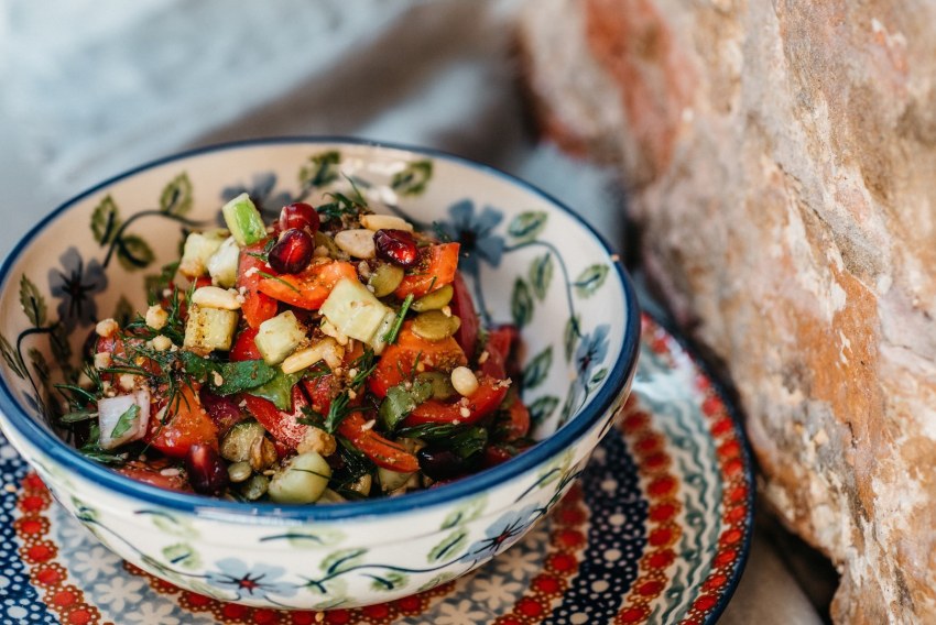 Салат с грецкими орехами и курицей