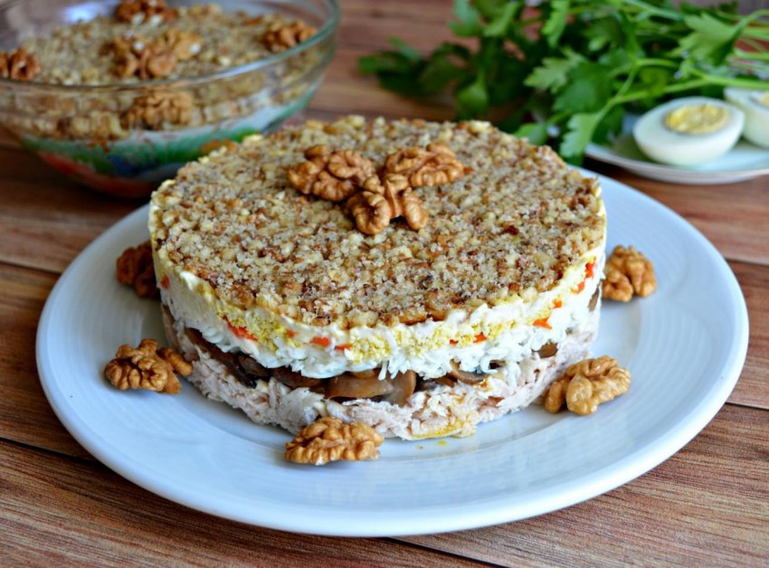 Украсить салат грецкими орехами