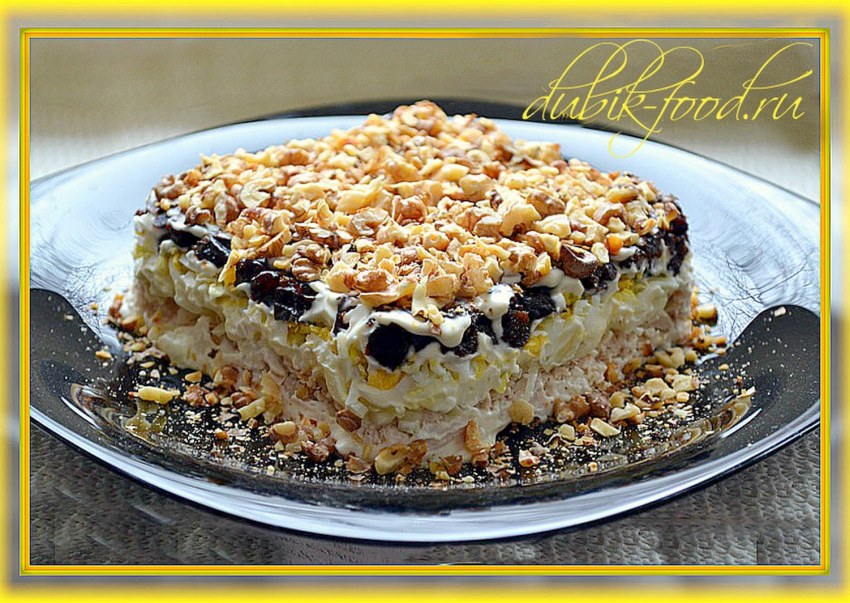 Салат с черносливом и курицей и грецкими