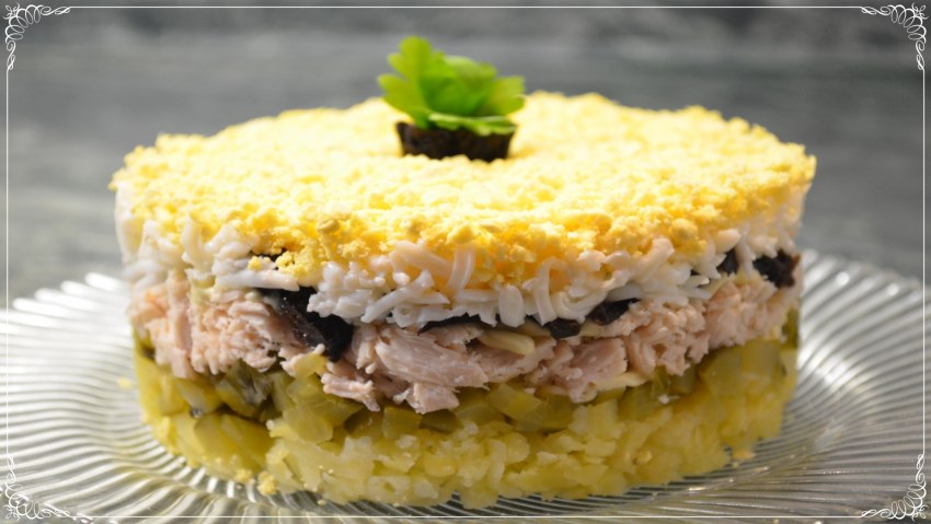 Салат нежность с курицей