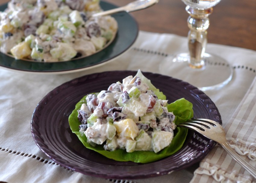 Салат с курицей и орехами