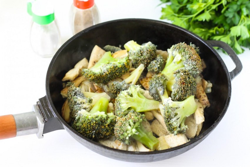 Куриная грудка с брокколи