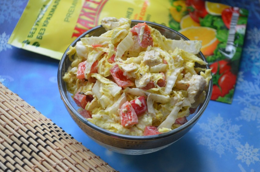 Салат из пекинской капусты с копченой курицей