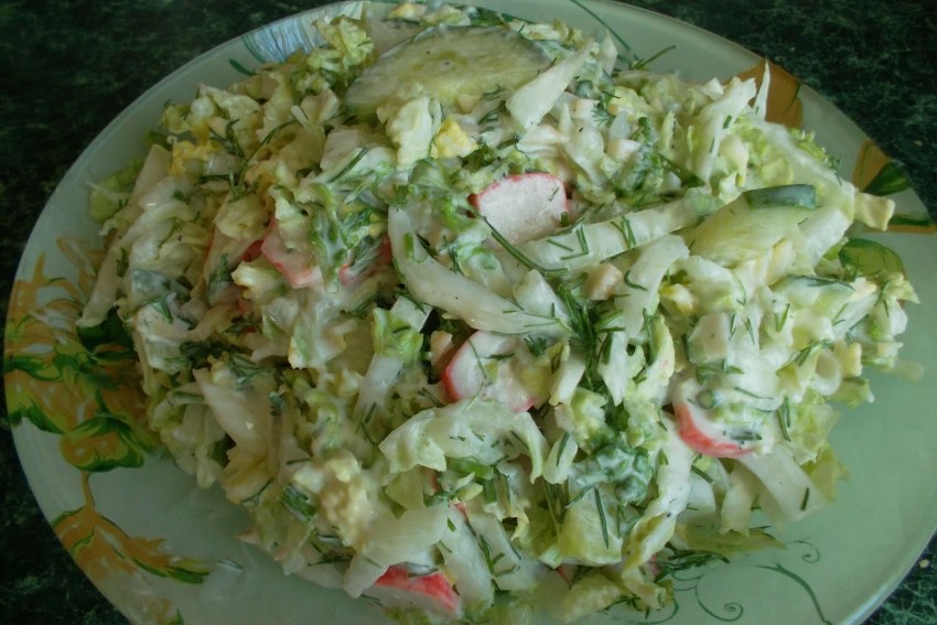 Салат из капусты и курицы