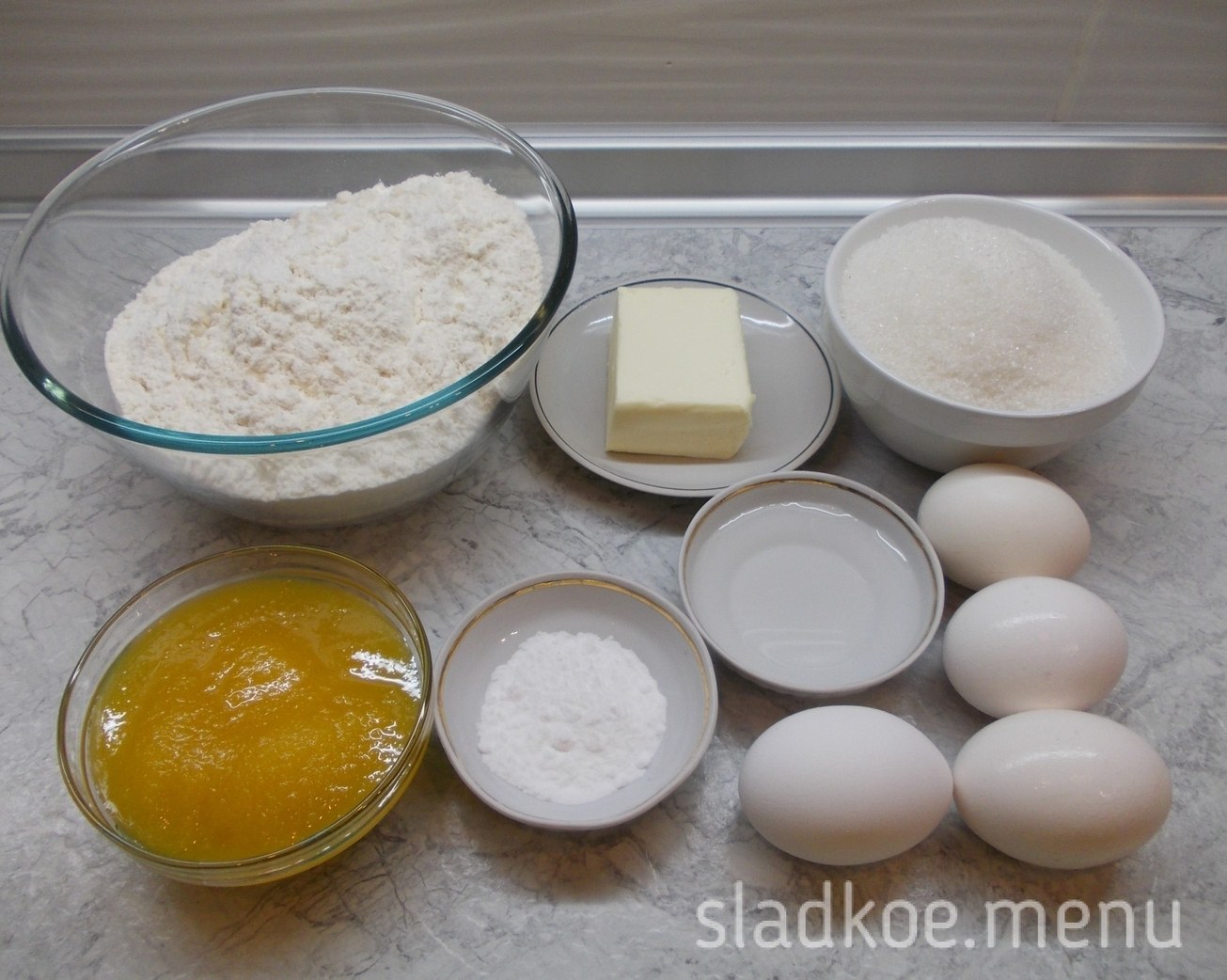 Творог масло сливочное яйца сахар сливочное. Ингредиенты для теста. Мука яйца сахар. Ингредиенты для торта. Яйца масло мука сахар.