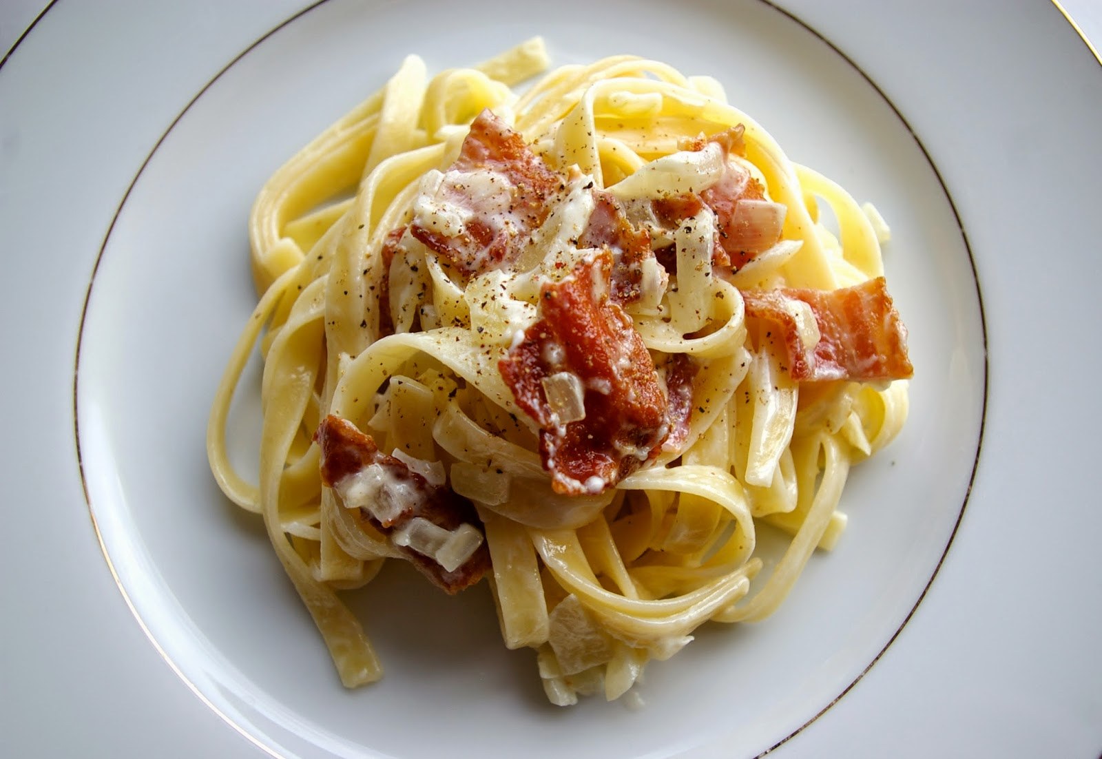 Рецепт карбонары со спагетти. Паста карбонара. Спагетти карбонара. Pasta карбонара. Спагетти для пасты карбонара.
