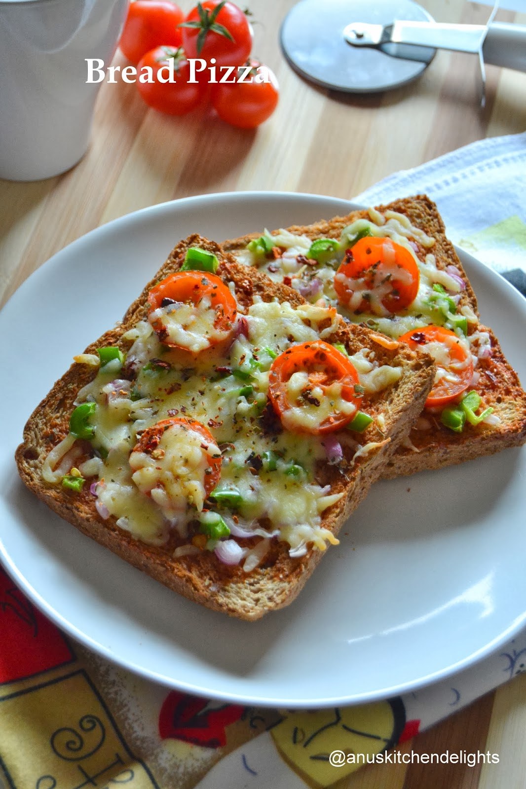 пицца из хлеба в духовке с колбасой и сыром и помидорами и яйцом в духовке фото 24