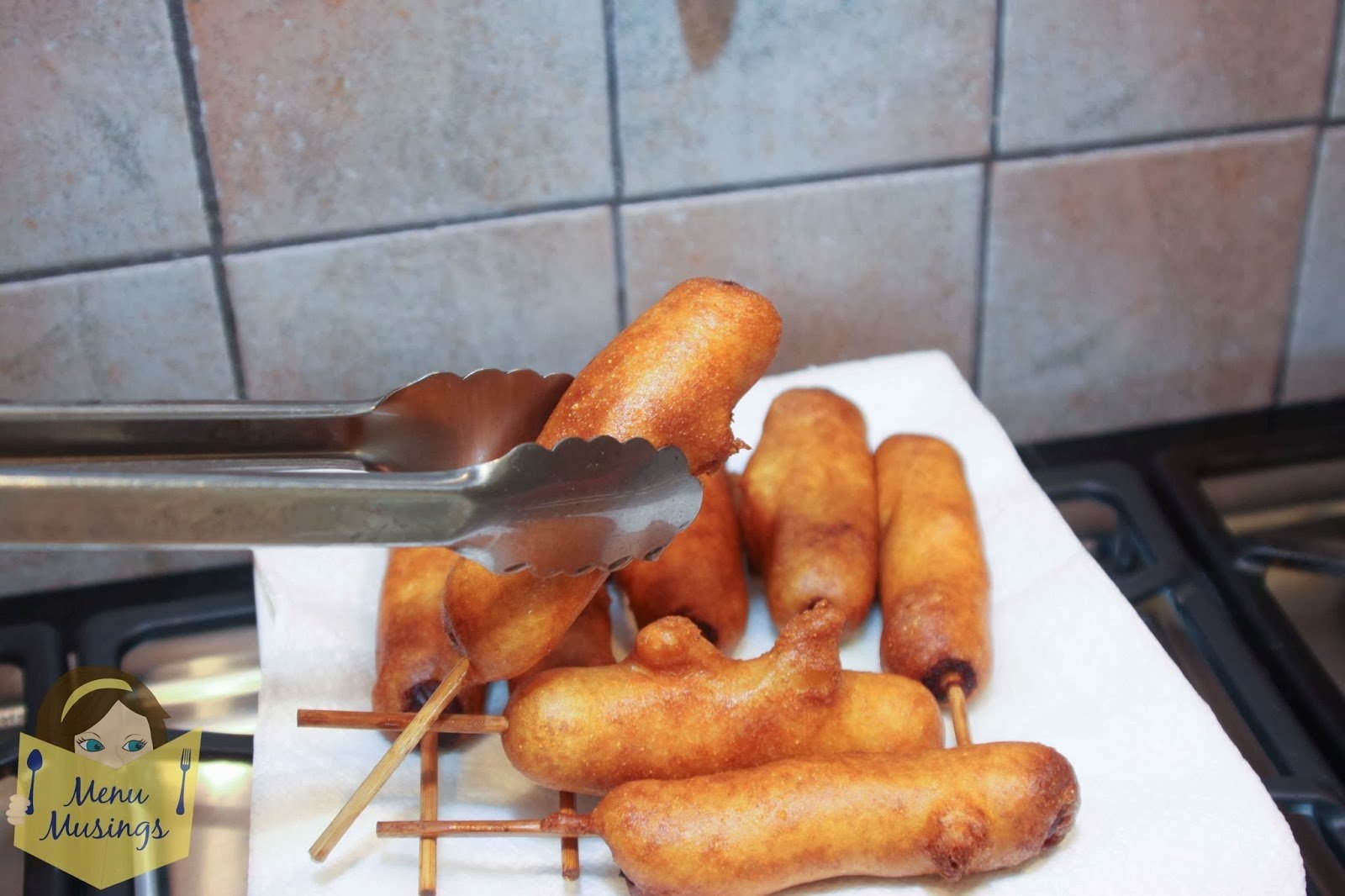 Сосиски в кляре на палочке на сковороде домашних условиях рецепт с фото пошагово