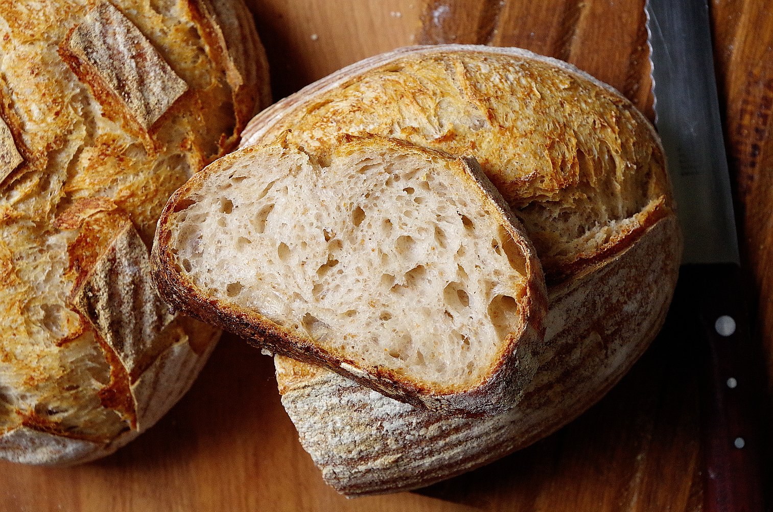 Бездрожжевой хлеб в духовке без закваски. Хлеб пшеничный бездрожжевой. Хлеб ржаной бездрожжевой. Хлеб заварной бездрожжевой. Хлеб деревенский.