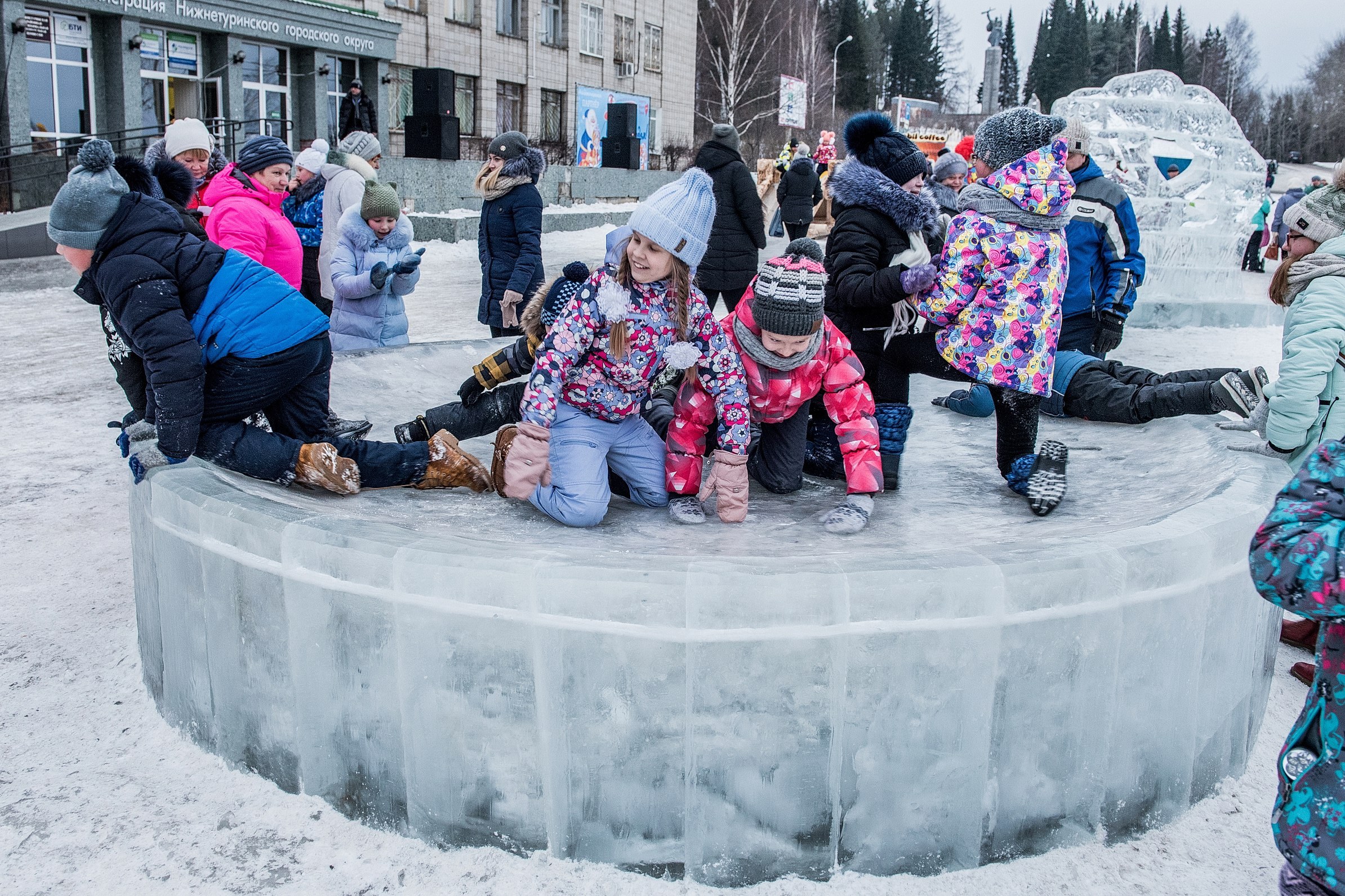 Подслушано в нижней туре. Открытие ледового городка. Город нижняя тура ледяной городок. Нижняя тура Ледовый городок. Ледовый городок тарелка.