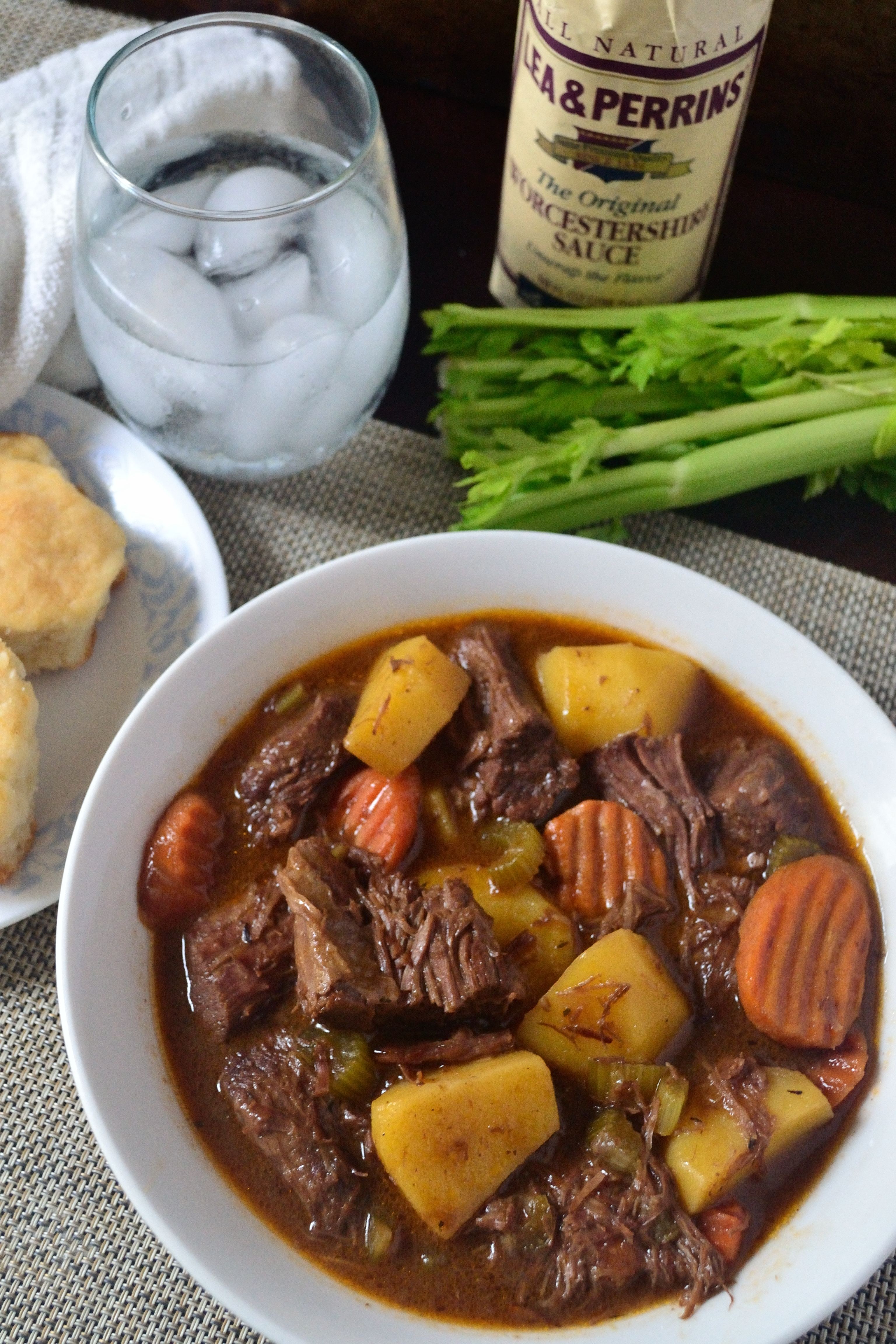 Что приготовить на ужин из тушенки. Beef Stew тушенка. Блюда с тушенкой. Красивые блюда из тушенки. Блюда с тушенкой из говядины.