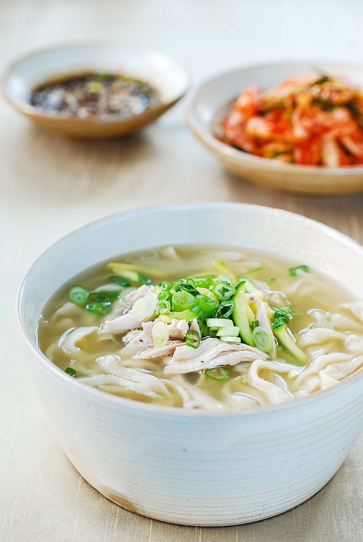 Суп с лапшой и сыром. Корейский суп рамен. Нудл суп. Суп-лапша с курицей. Корейский суп с лапшой.