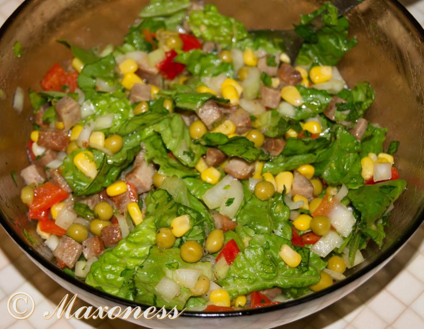 Салат из овощей с кукурузой